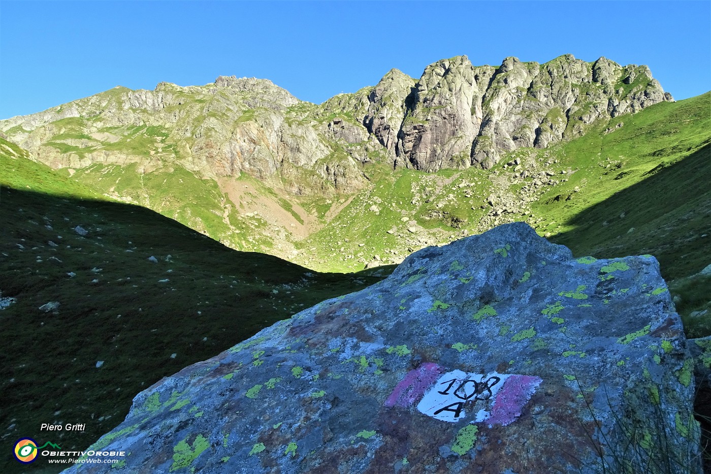 10 Qui lascio il 108 e prendo a sx il 108A (Sentiero dei vitelli)per incrocio sent. 101 e Bocca di Trona.JPG